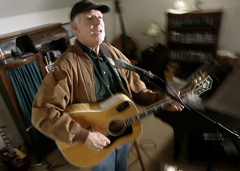 Singer-songwriter Larry Potts